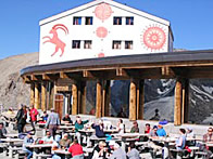 �V���^�C���{�b�N�Ƒ��z�̃C���X�g���V���{���}�[�N�B