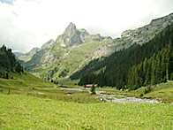 �r���̗ъԃR�[�X��o��A���̂悤�ȃn�C�L���O�R�[�X���Ђ����珬����ڎw���B